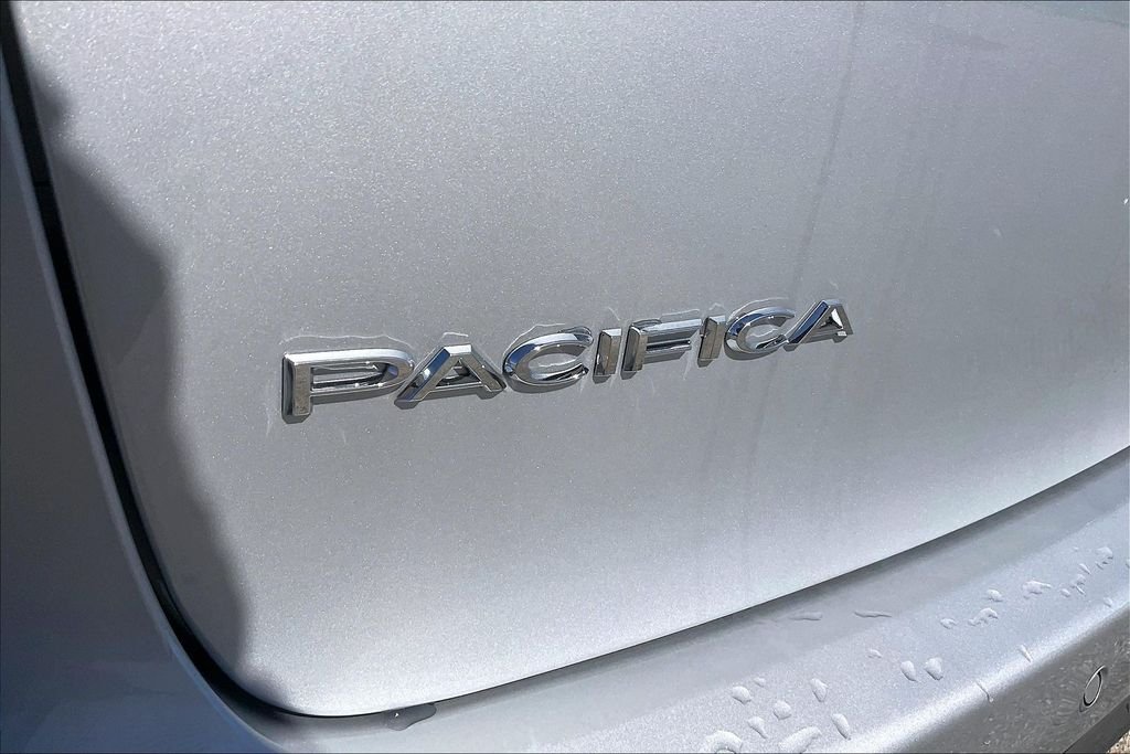 New 2026 Chrysler Pacifica Select 4D Passenger Van