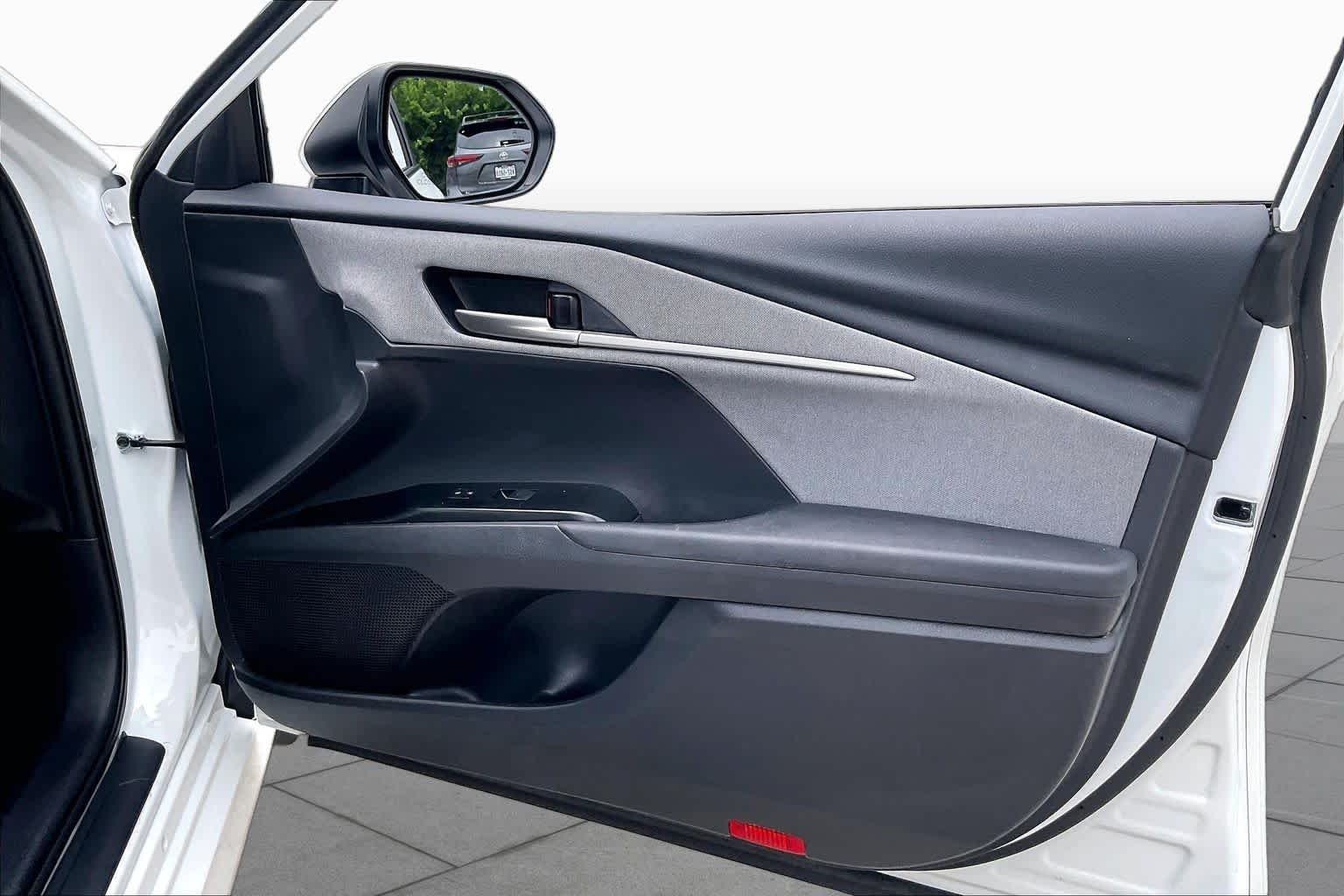 Used 2025 Ice Cap Toyota LE image 21