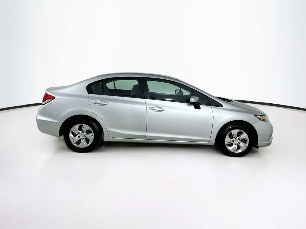 Used 2014 Alabaster Silver Metallic Honda LX image 8