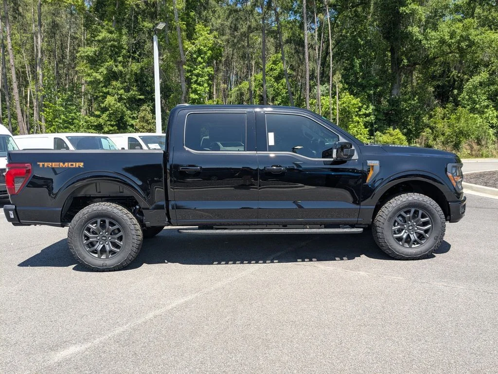 New 2026 Agate Black Metallic Ford Tremor image 3