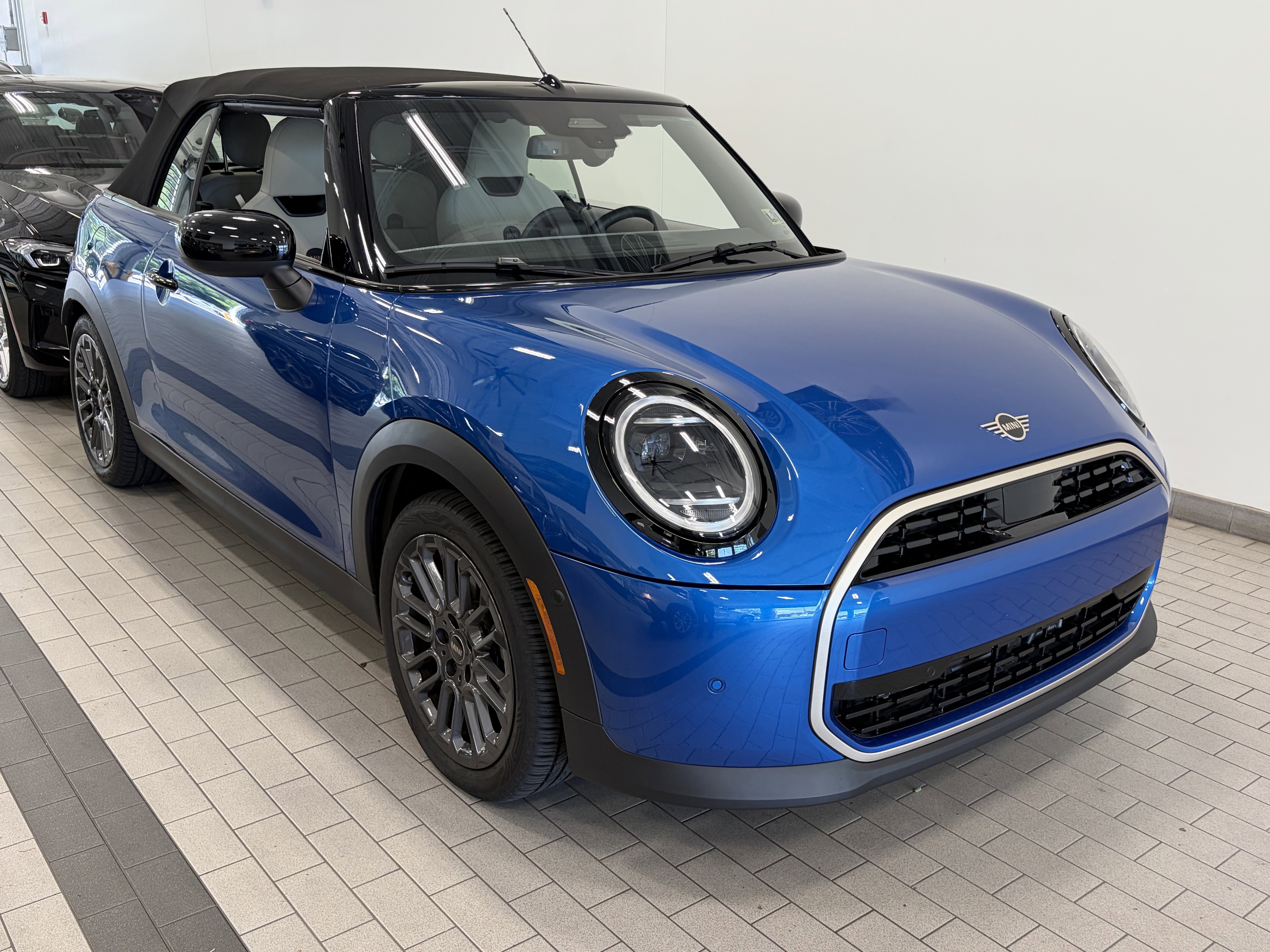 Certified Used 2026 ICY SUNSHINE BLUE MINI Cooper image 3