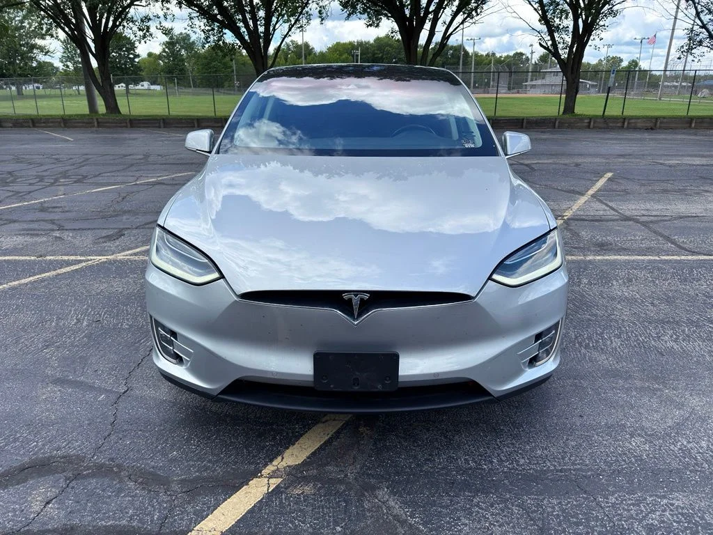 Used 2016 Silver Tesla  image 16