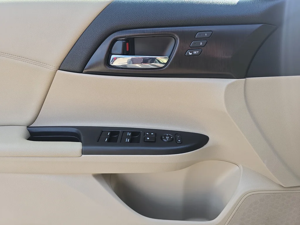 Used 2015 Beige Honda EX-L image 28