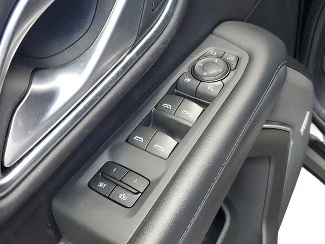 Used 2022 BLACK Chevrolet Z71 image 13