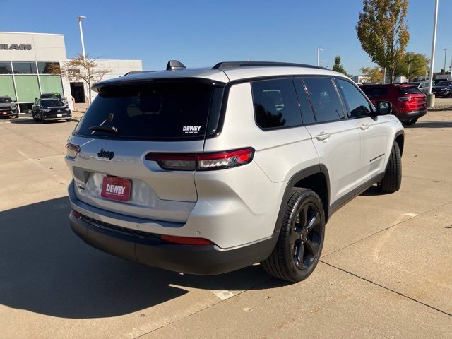Used 2023 Silver Zynith Jeep Altitude image 5