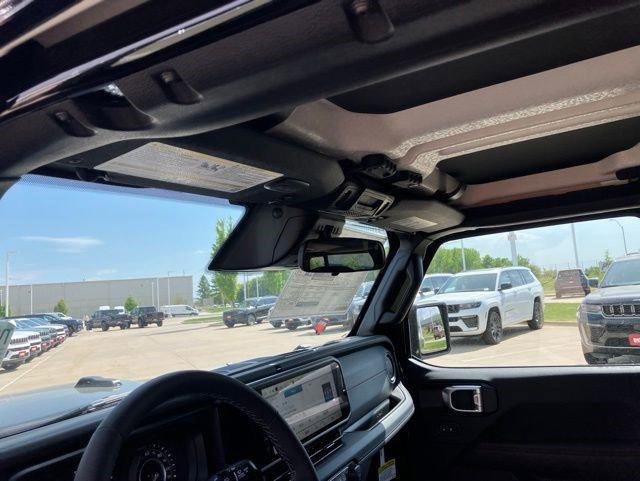 New 2026 Black Clear-Coat Exterior Paint Jeep Rubicon image 13