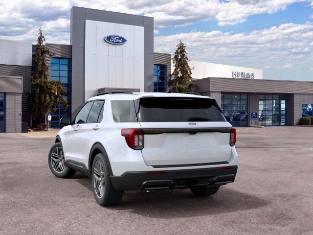 New 2027 Star White Metallic Tri-Coat Ford ST-Line image 8