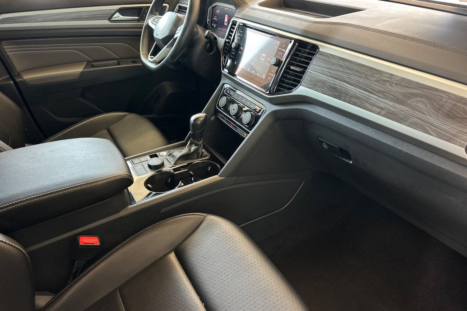 2022 Volkswagen Atlas Cross Sport SE w/Tech - Photo 16