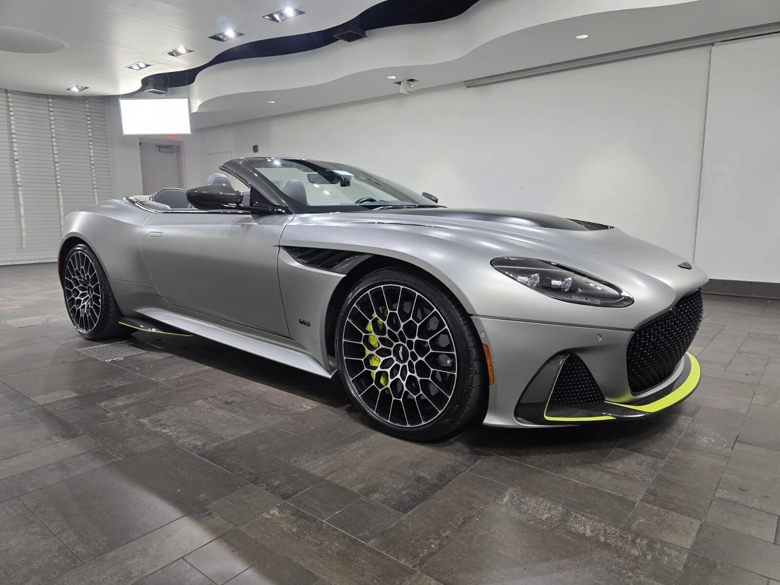 2023 Aston Martin DBS