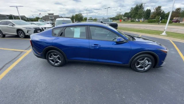 Used 2025 Blue Kia LXS image 3