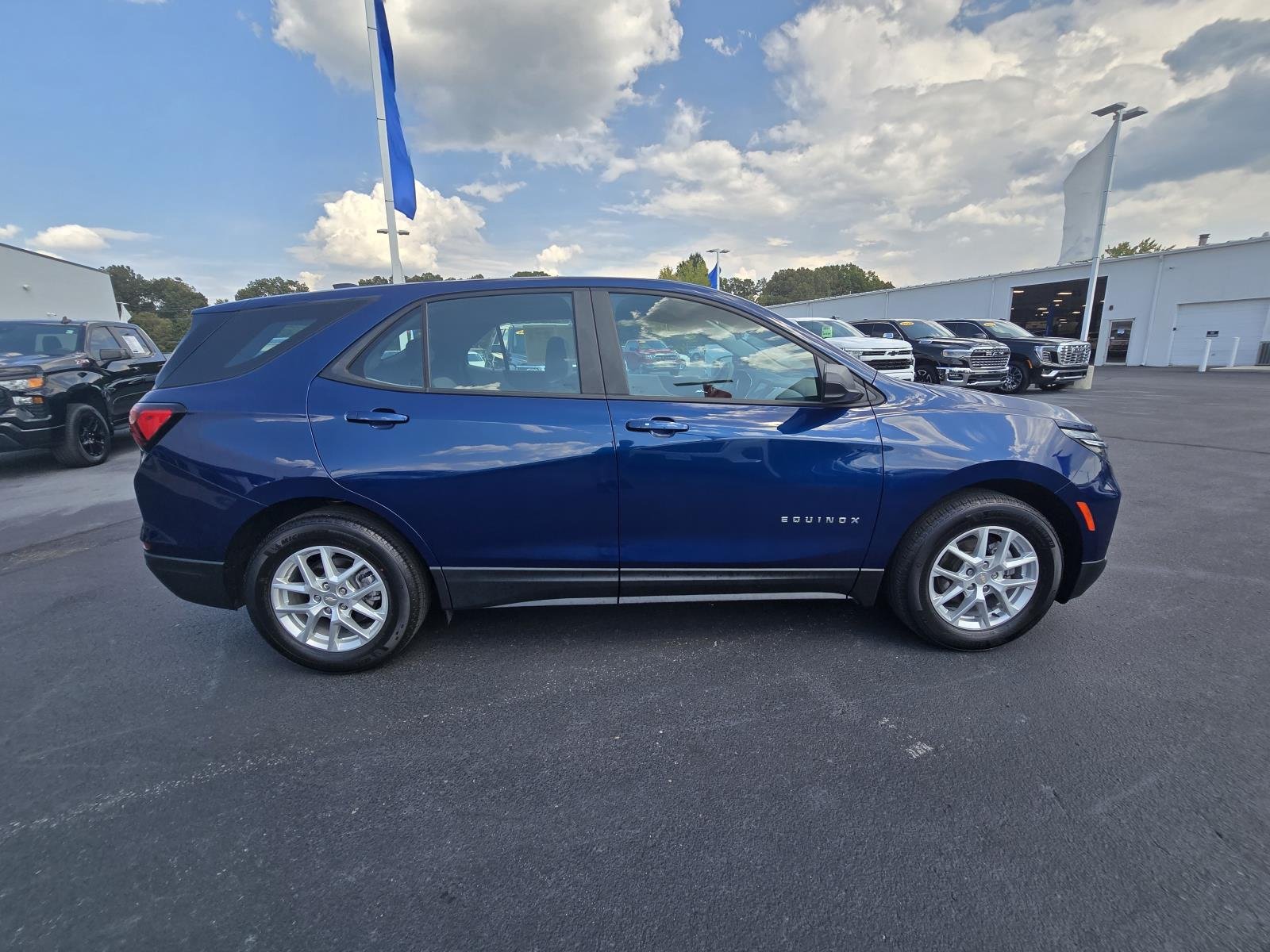 2023 Chevrolet Equinox LS - Photo 8