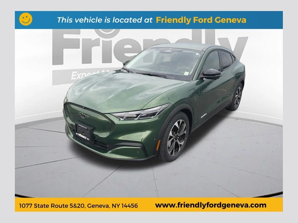 Used 2024 Eruption Green Metallic Ford Select image 31