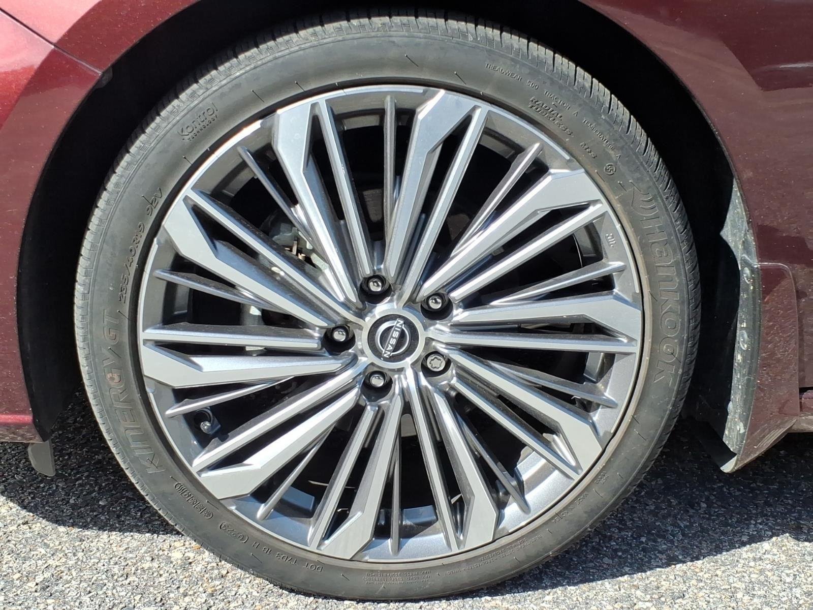 Used 2024 Garnet Pearl Metallic Nissan 2.5 SL image 4