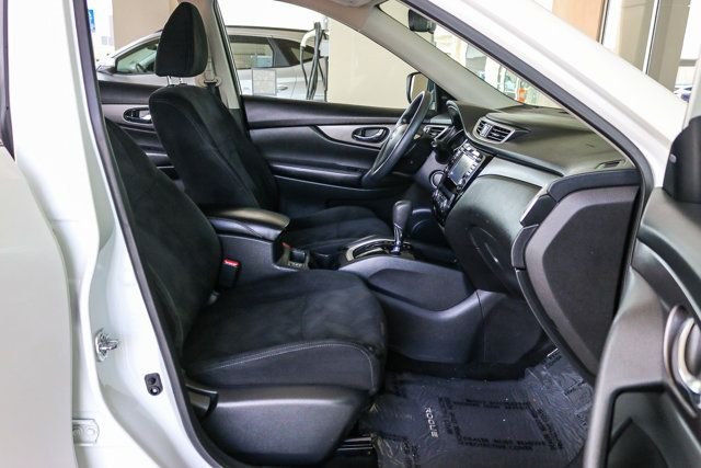 Used 2016 White Nissan SV image 16