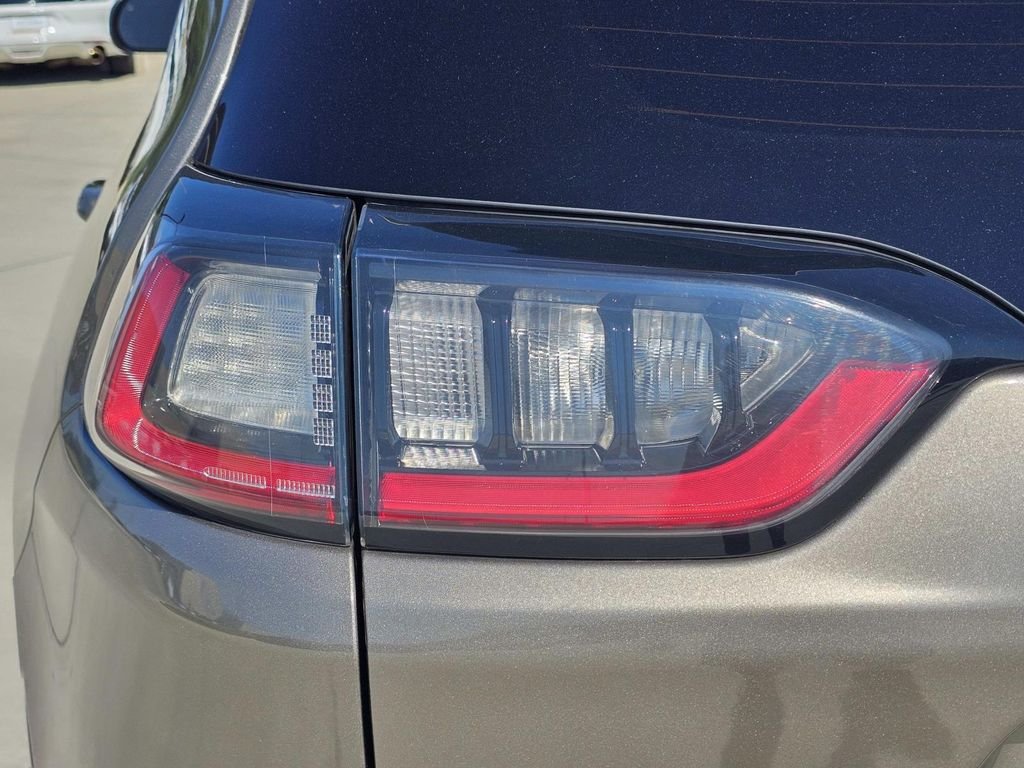 Used 2021 Beige Jeep Latitude Plus image 13