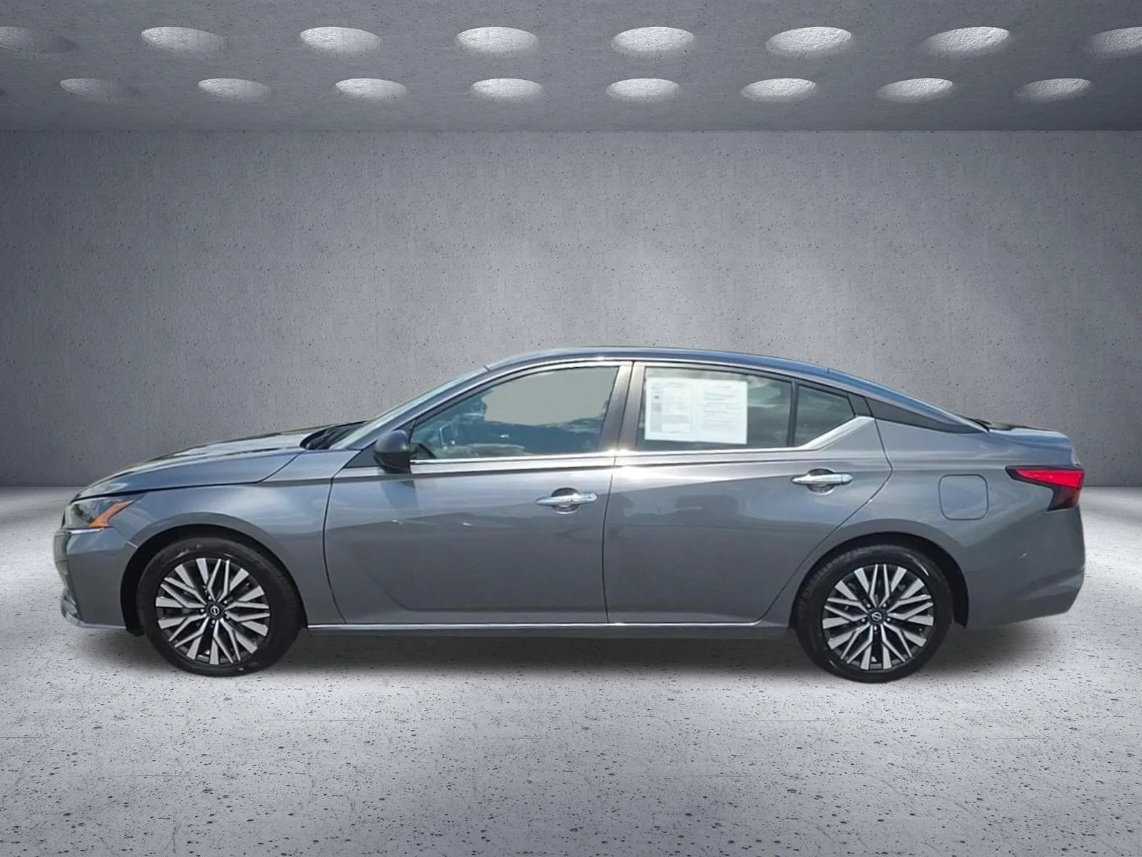 Used 2024 Gun Metallic Nissan 2.5 SV image 4
