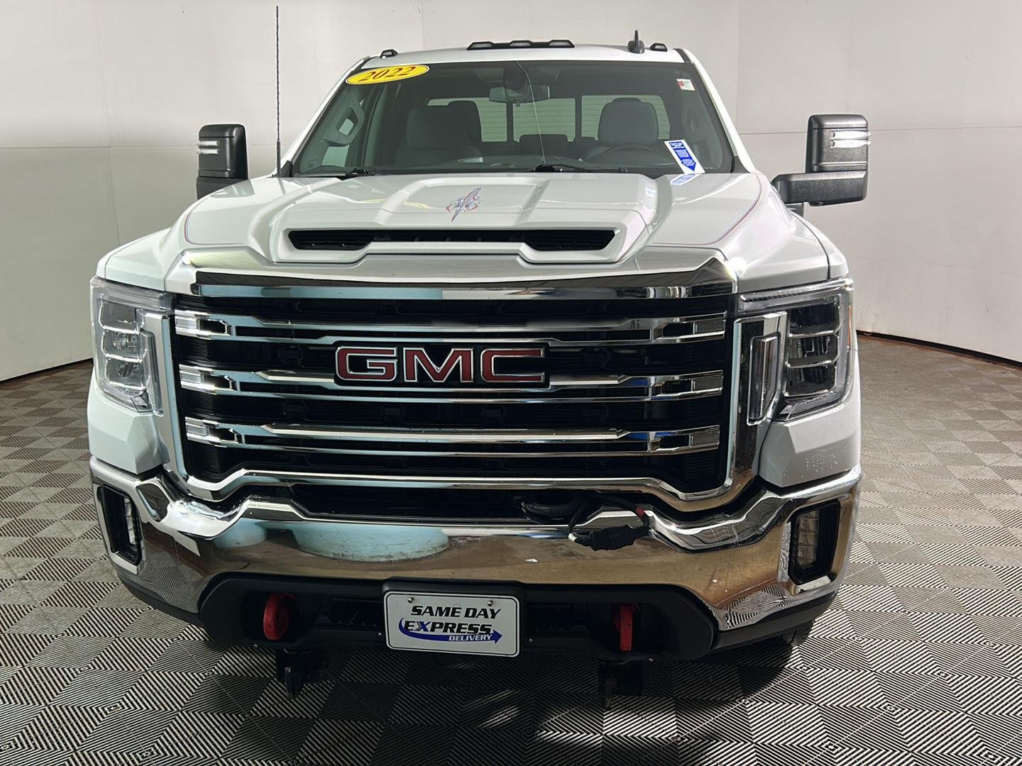 Used 2022 Summit White GMC SLE image 10