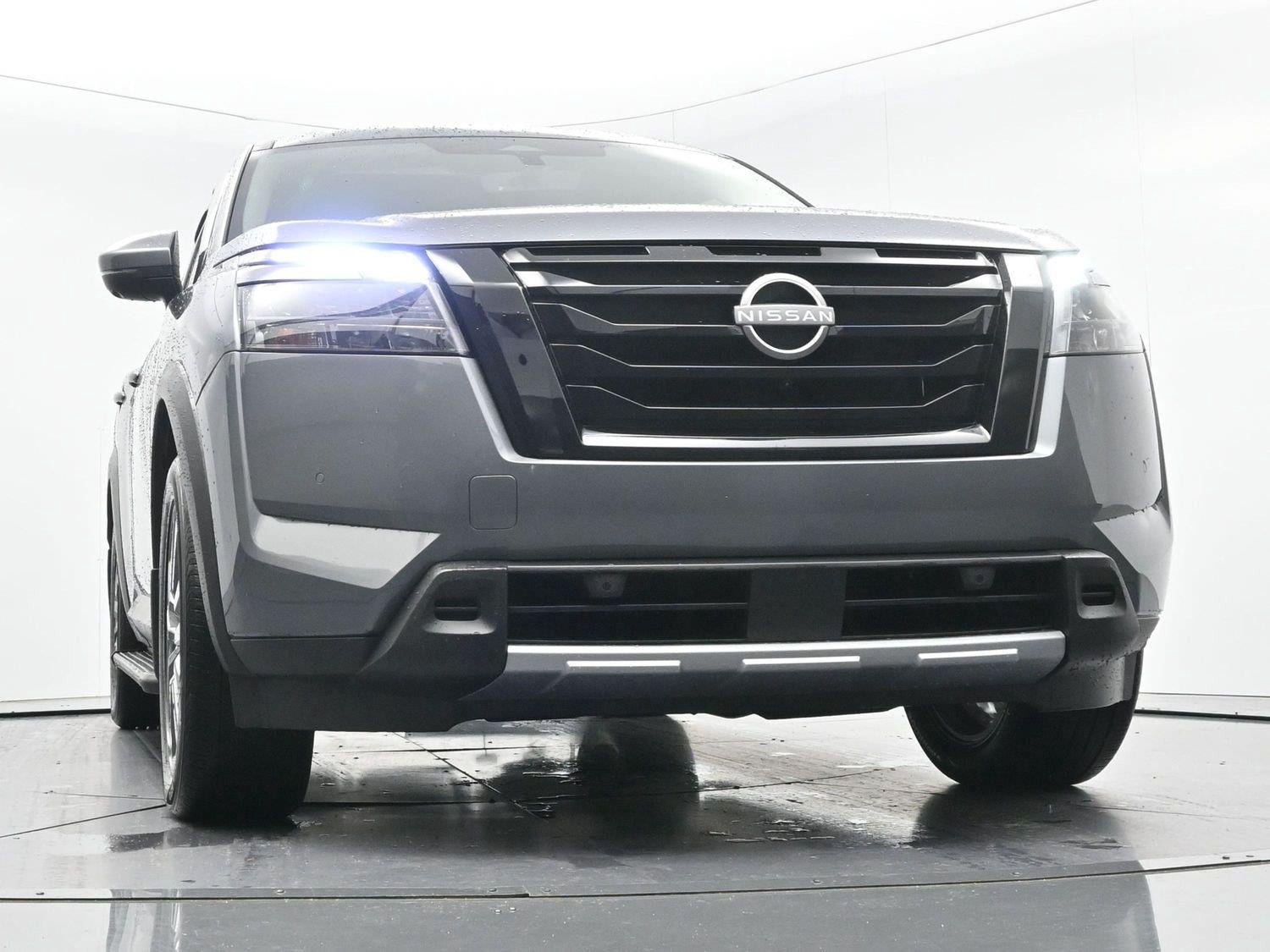 Used 2025 Gun Metallic Nissan SL image 40