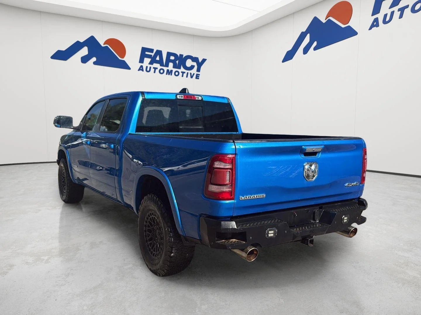 Used 2020 Hydro Blue Pearlcoat Ram Laramie image 4