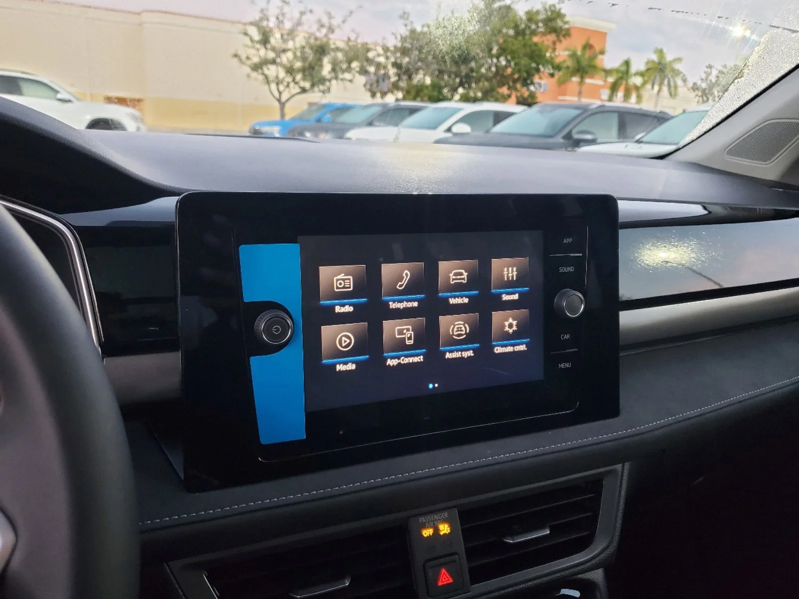 2025 Volkswagen Taos SE Black - Photo 9