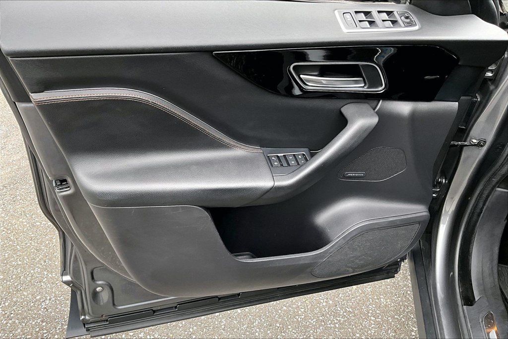 Used 2019 Gray Jaguar 25t Prestige image 18