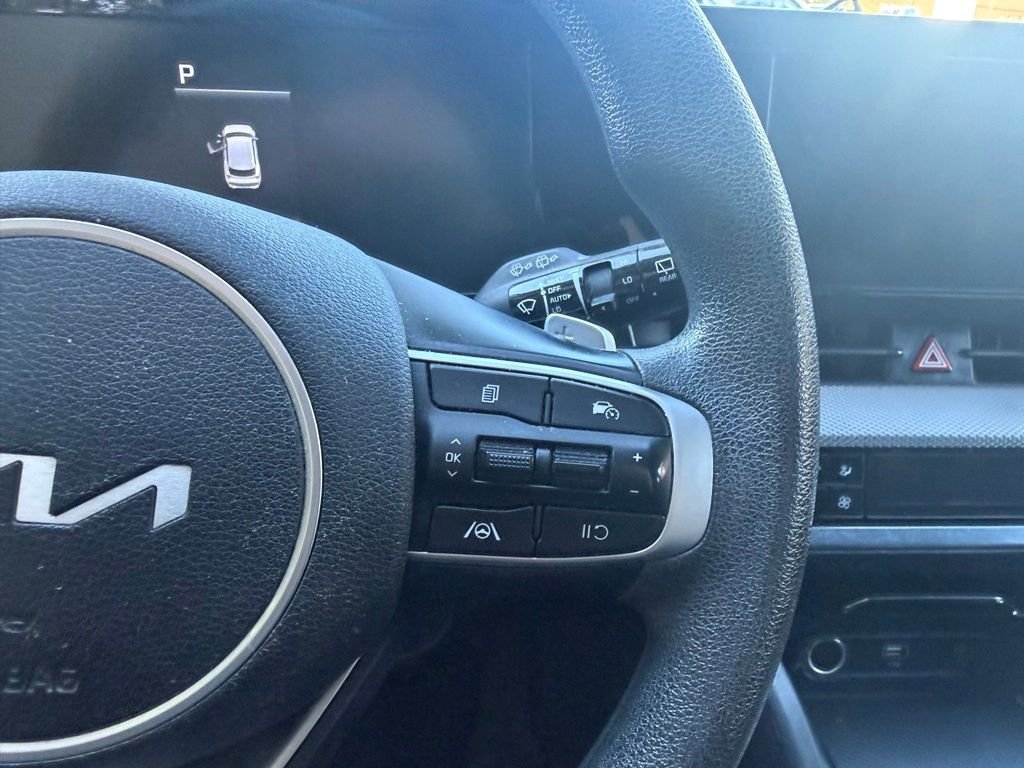 Used 2023 Snow White Pearl Kia LX image 15