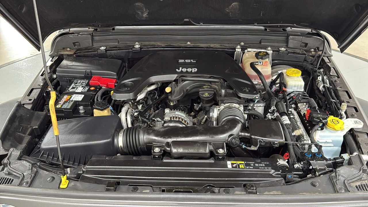 Used 2018 Gray Jeep Unlimited Sport S image 25
