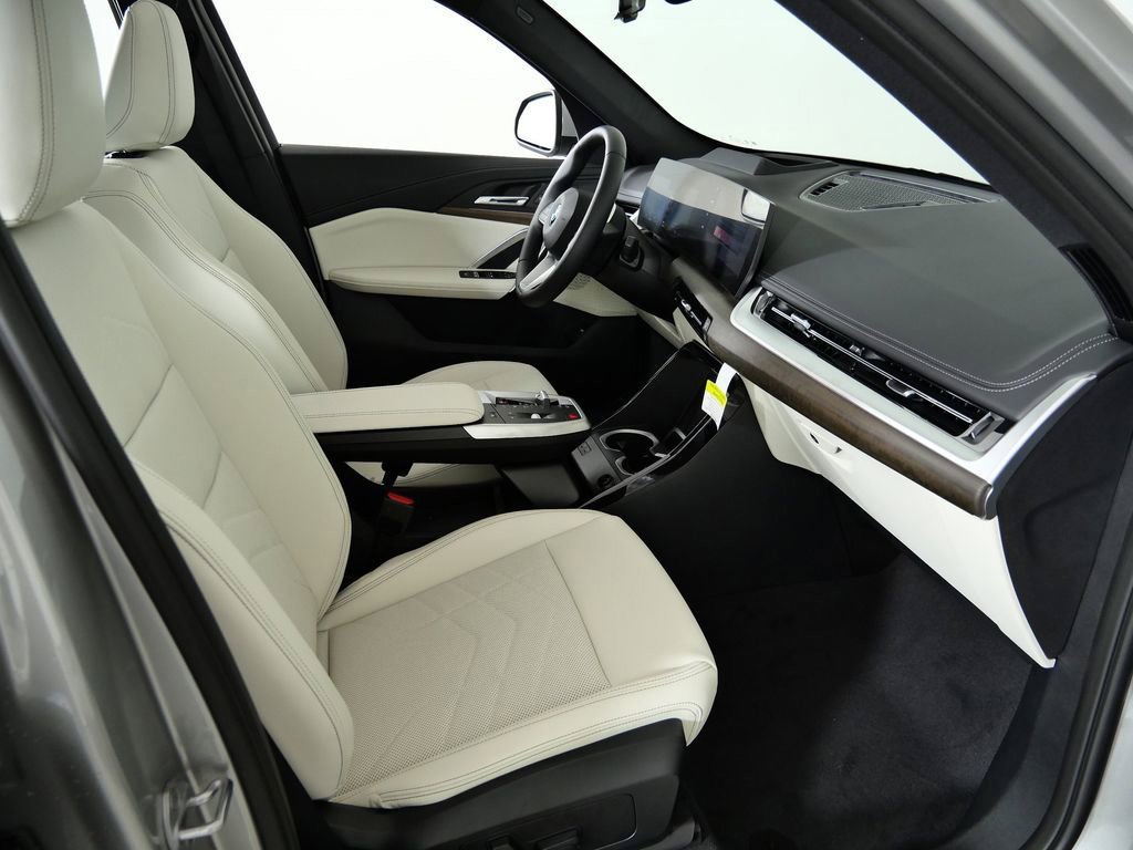 Used 2026 Space Silver Metallic BMW xDrive28i image 21