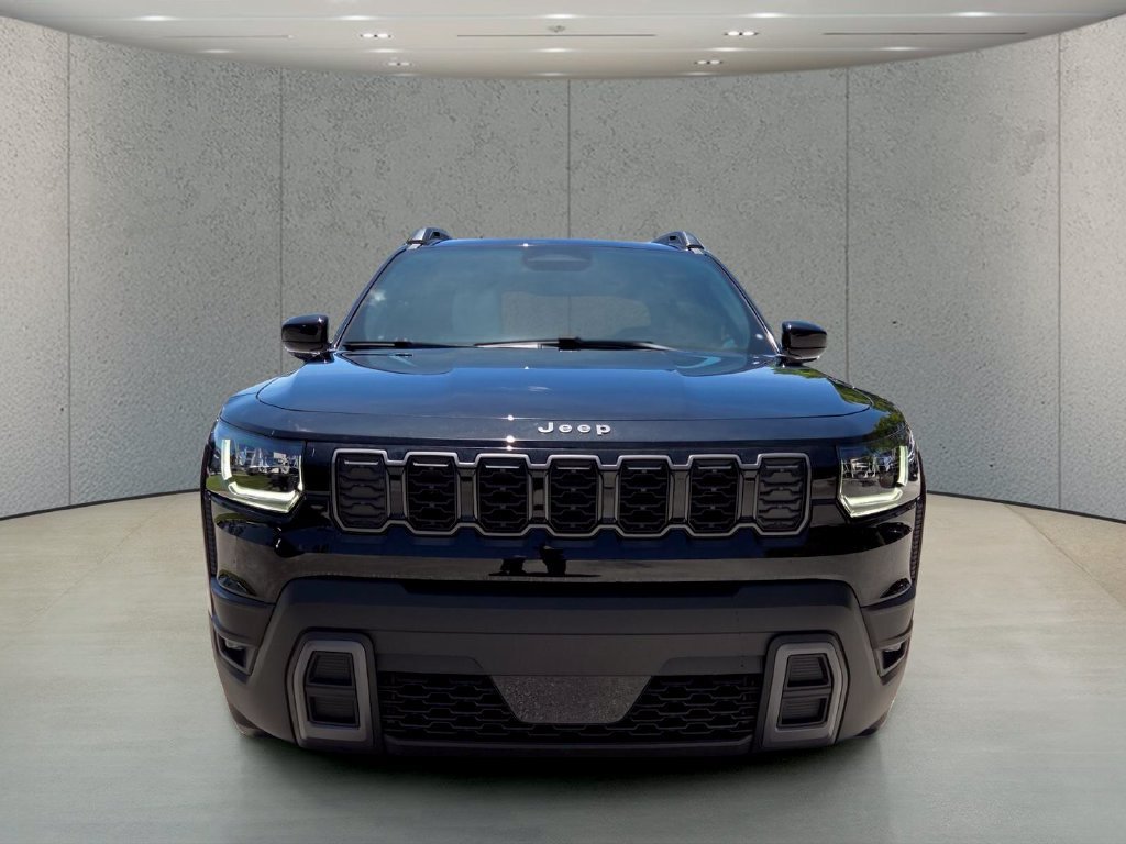 New 2026 Diamond Black Crystal Pearl-Coat Exterior Paint Jeep Laredo image 12