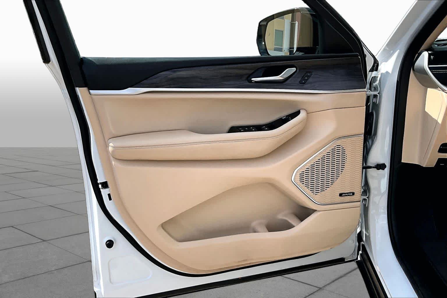 Used 2022 Bright White Clearcoat Jeep Limited image 21