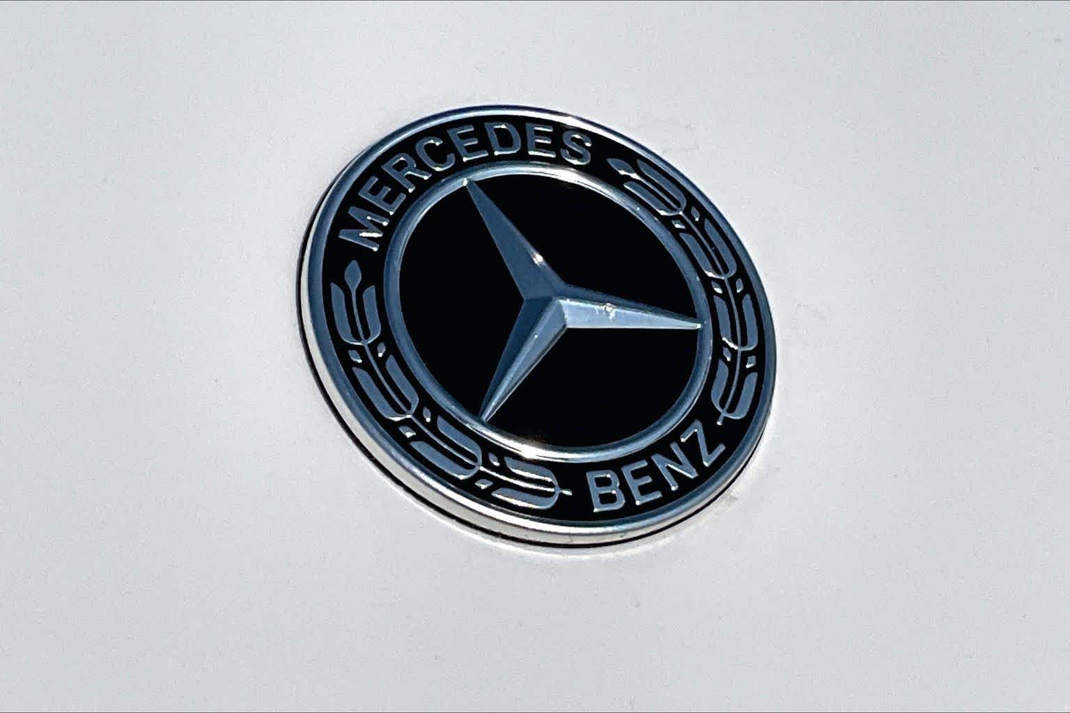 Used 2018 Polar White Mercedes-Benz C 300 image 34
