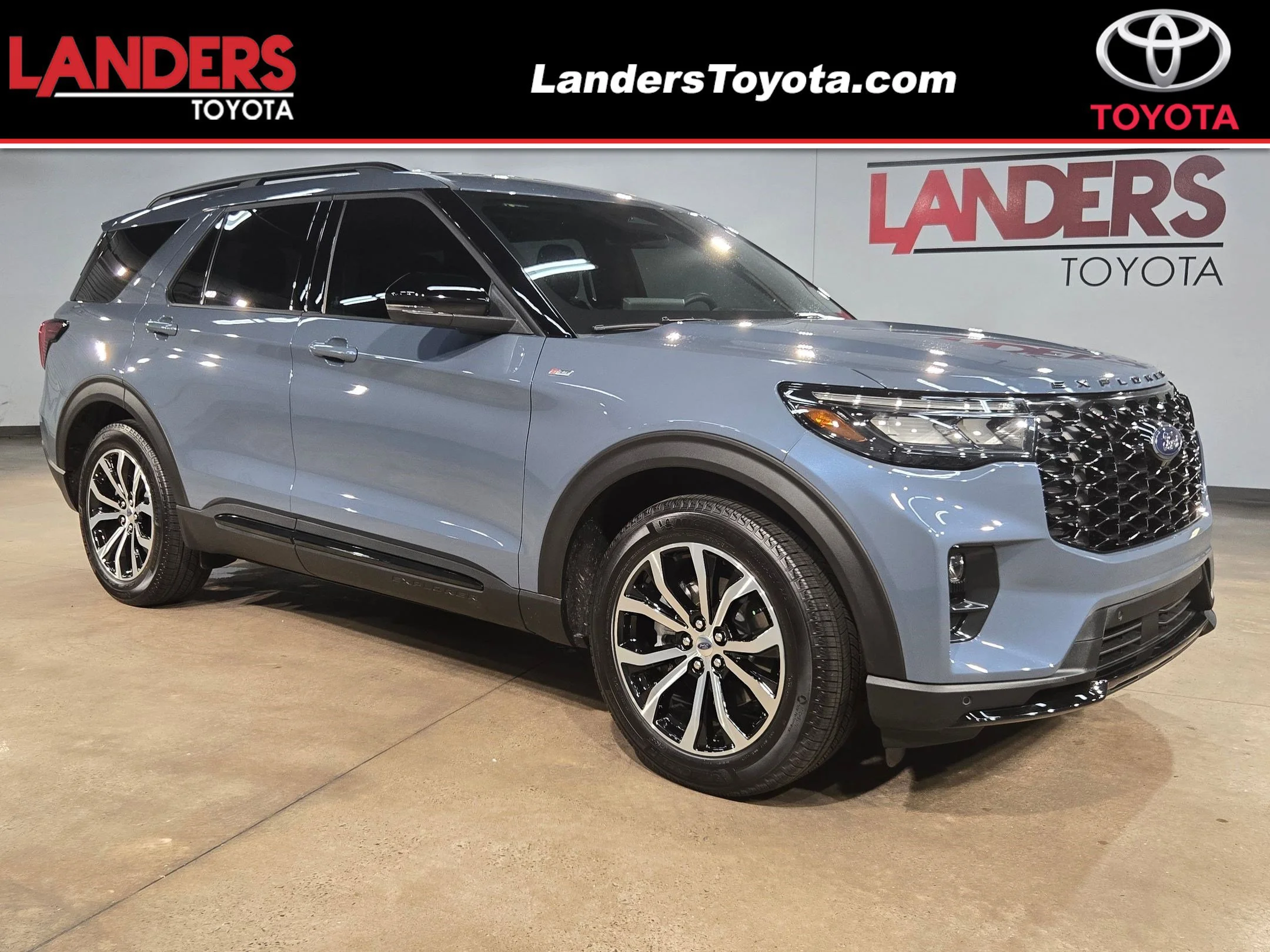 2025 Ford Explorer ST-LINE RWD (PL535)'s photo