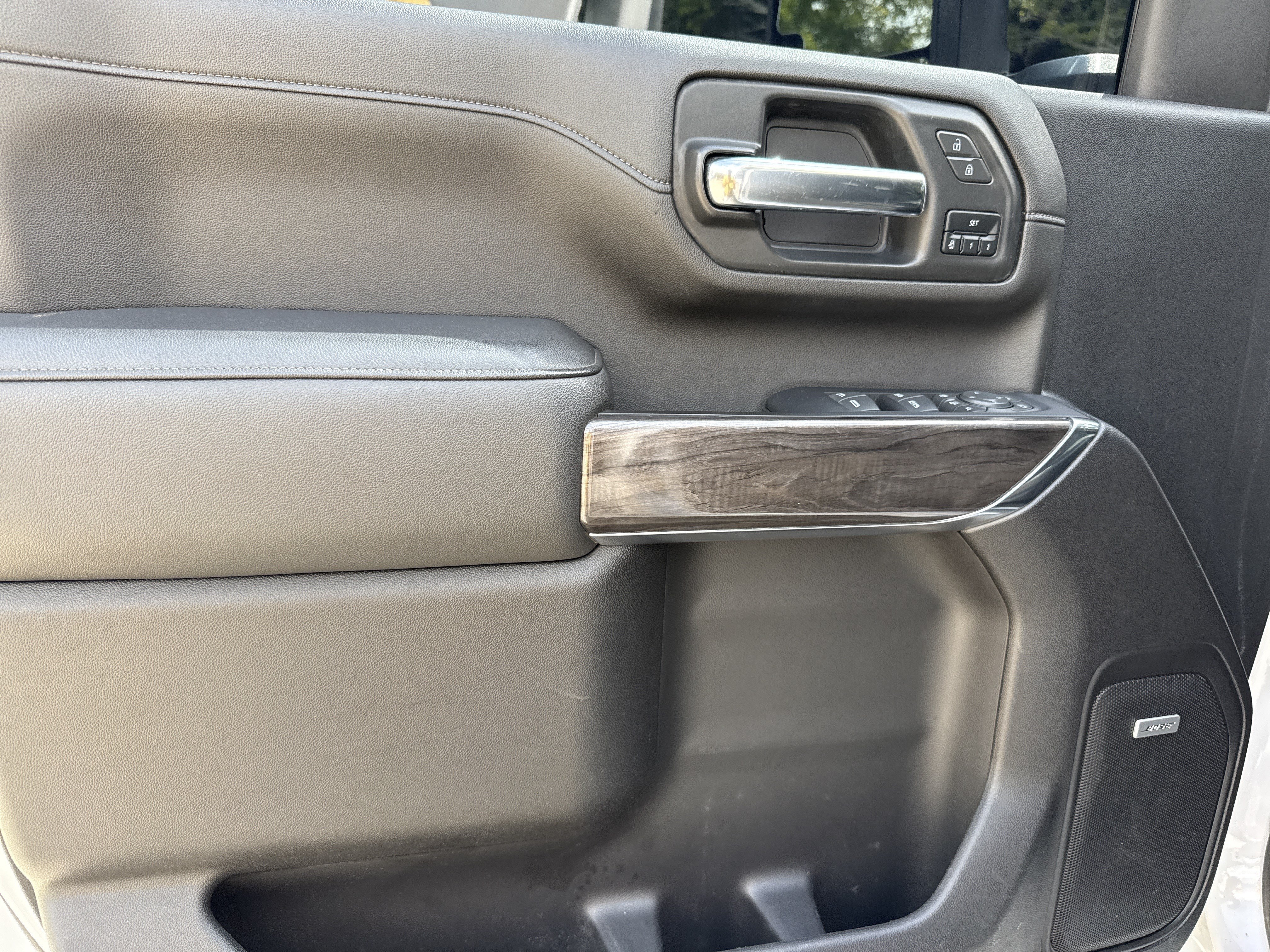 Used 2022 Summit White Chevrolet LTZ image 10