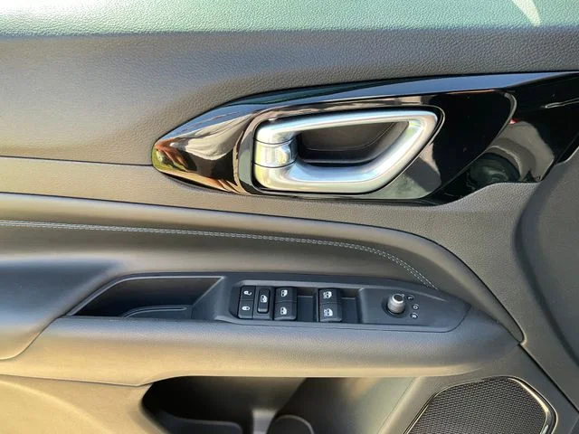 New 2026 Sting-Gray Clearcoat Jeep Latitude image 13