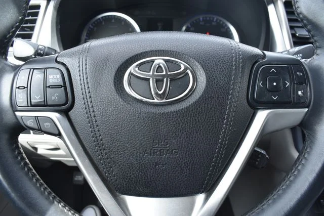 Used 2016 Gray Toyota Limited image 25