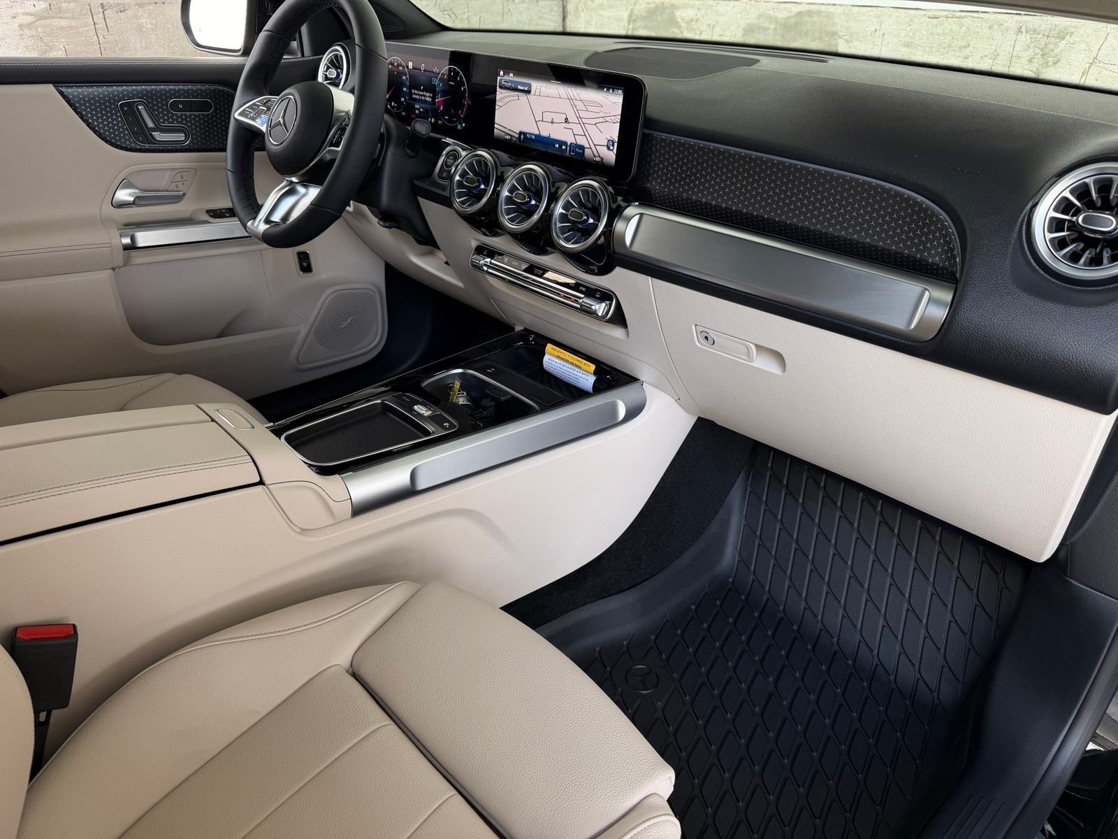 New 2026 Night Black Mercedes-Benz GLB 250 image 15