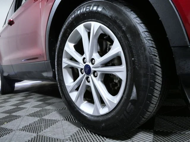 Used 2019 Red Ford SE image 2