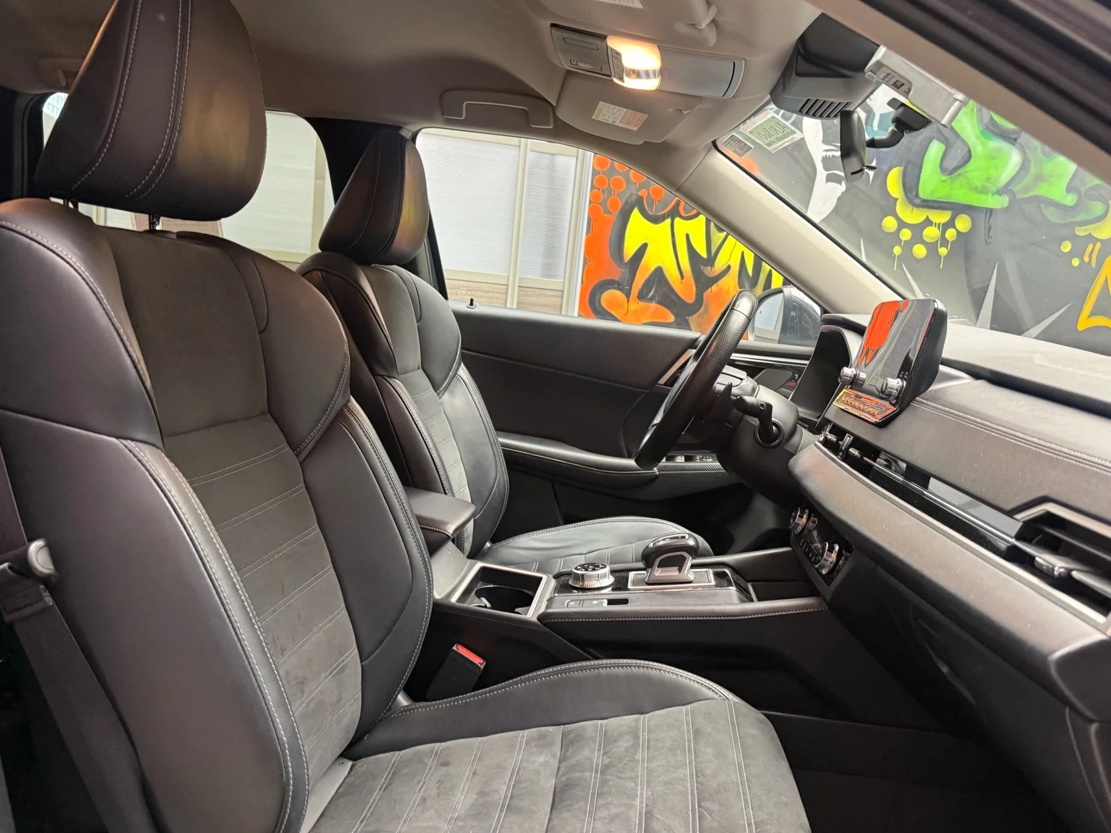 Used 2024 Graphite Gray Metallic (u28) Mitsubishi SE image 22