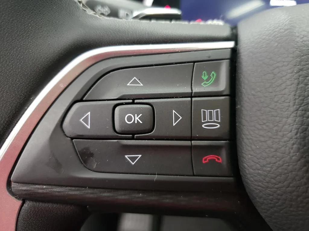 Used 2024 Diamond Black Jeep Altitude X image 21