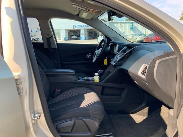 Used 2015 CHAMPAGNE SILVER METALLIC Chevrolet LT image 16