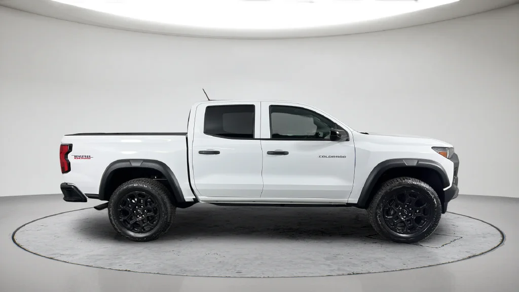 New 2026 Summit White Chevrolet Trail Boss image 7