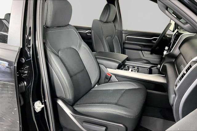 New 2026 Diamond Black Crystal Pearl-Coat Exterior Paint RAM Big Horn/Lone Star image 12