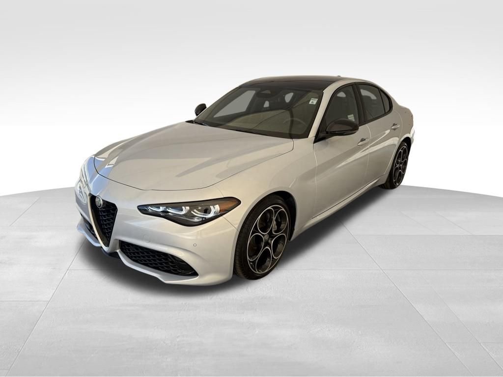New 2025 Moonlight Gray Metallic Exterior Paint Alfa Romeo Base image 13