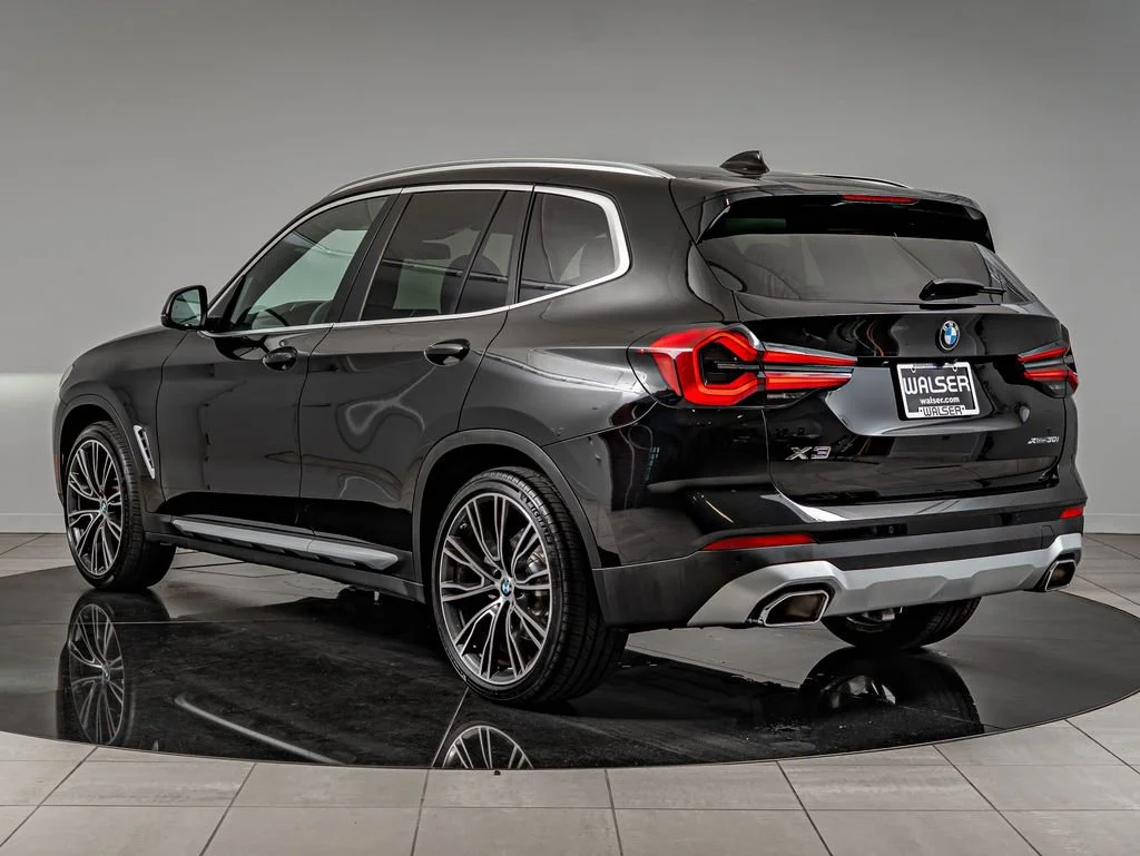 Used 2024 Jet Black BMW xDrive30i image 7