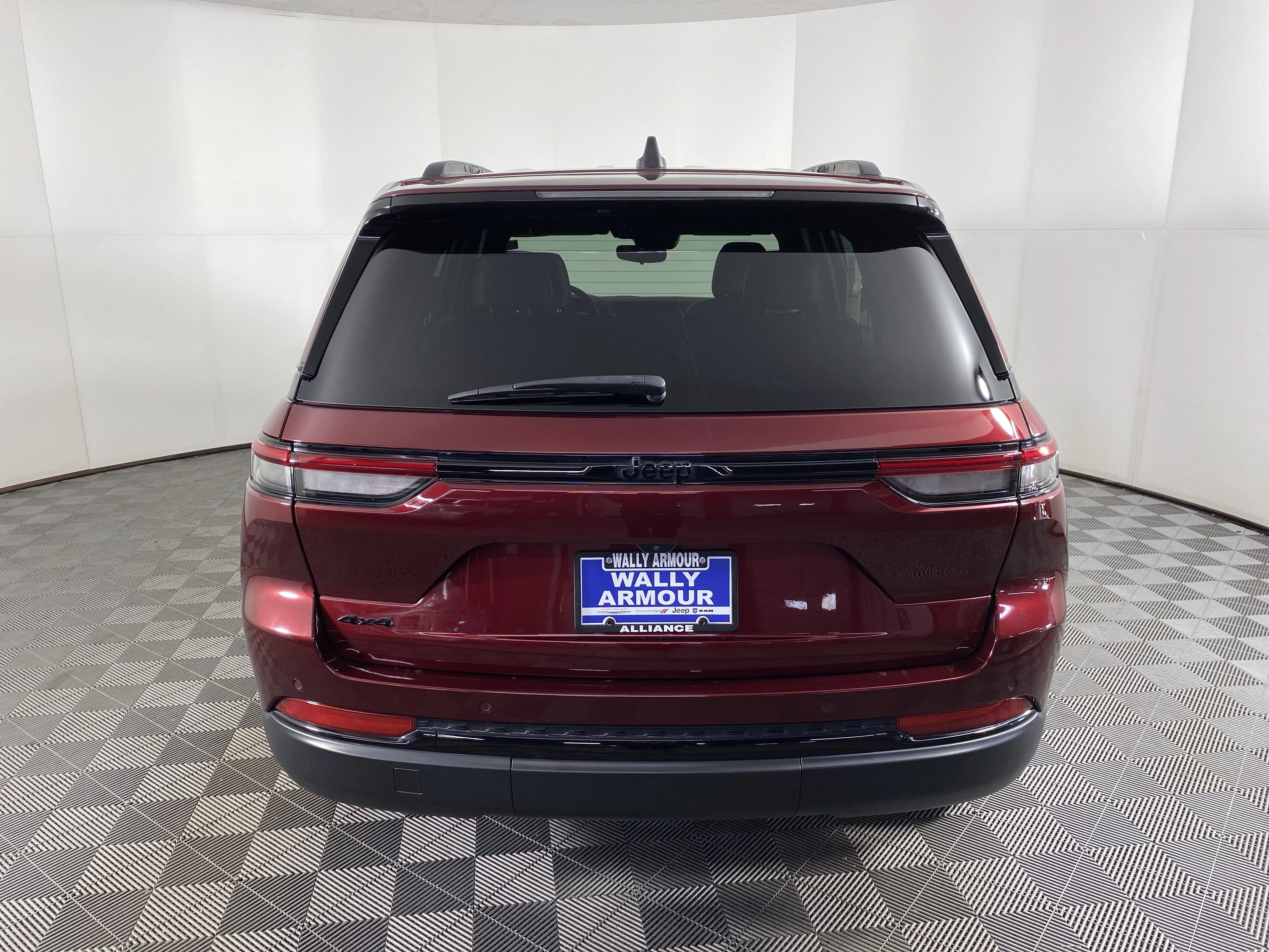 Used 2023 Velvet Red Pearlcoat Jeep Altitude image 9
