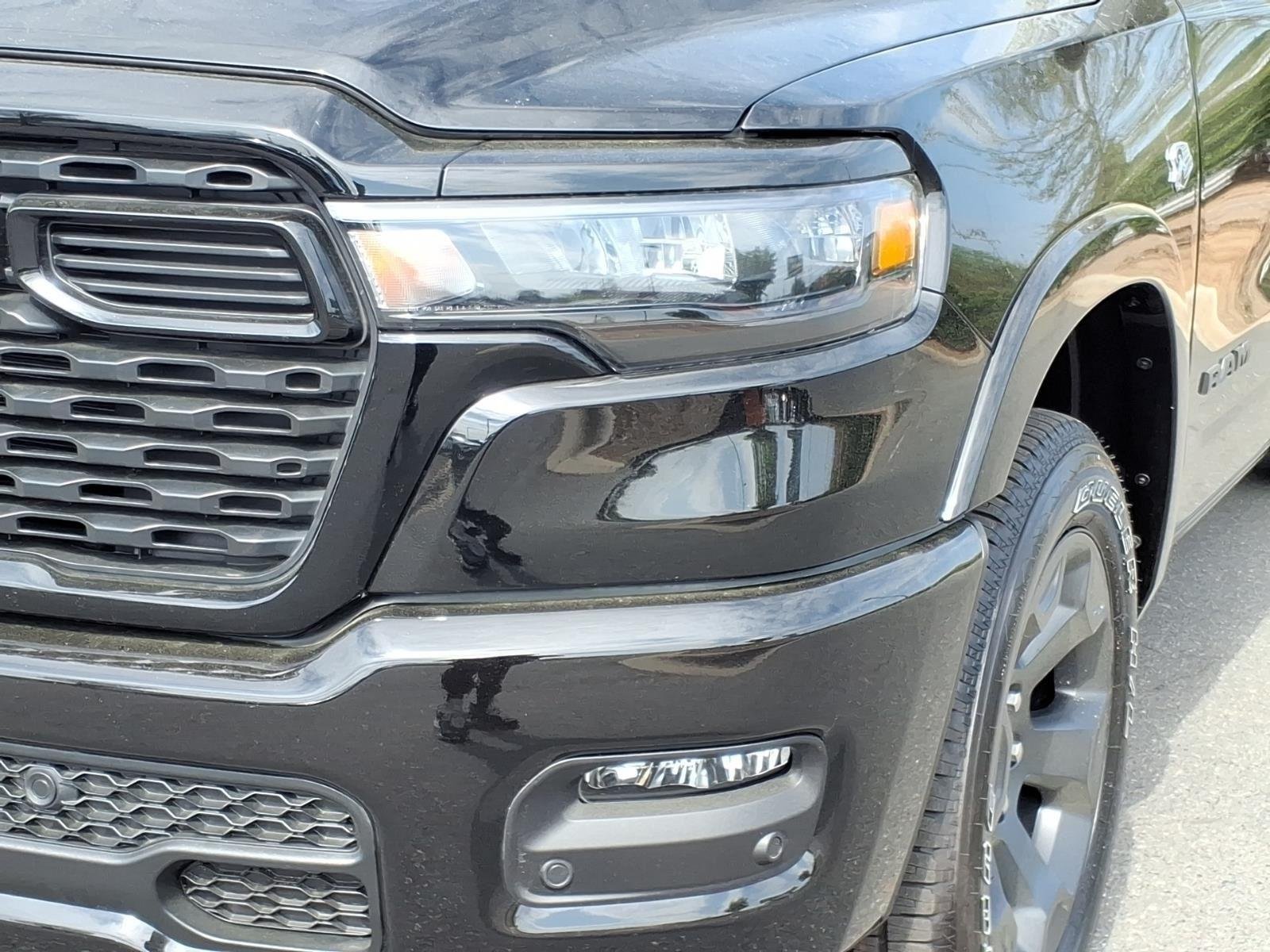 New 2026 Diamond Black Crystal Pearl-Coat Exterior Paint RAM Big Horn image 15