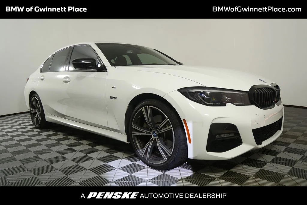 2022 BMW 3 Series 330e Sedan's photo