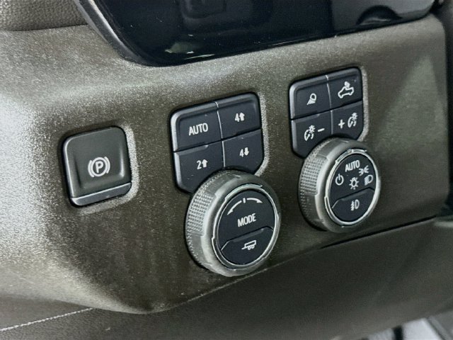 Used 2022 IRIDESCENT PEARL TRICOAT Chevrolet LTZ image 16