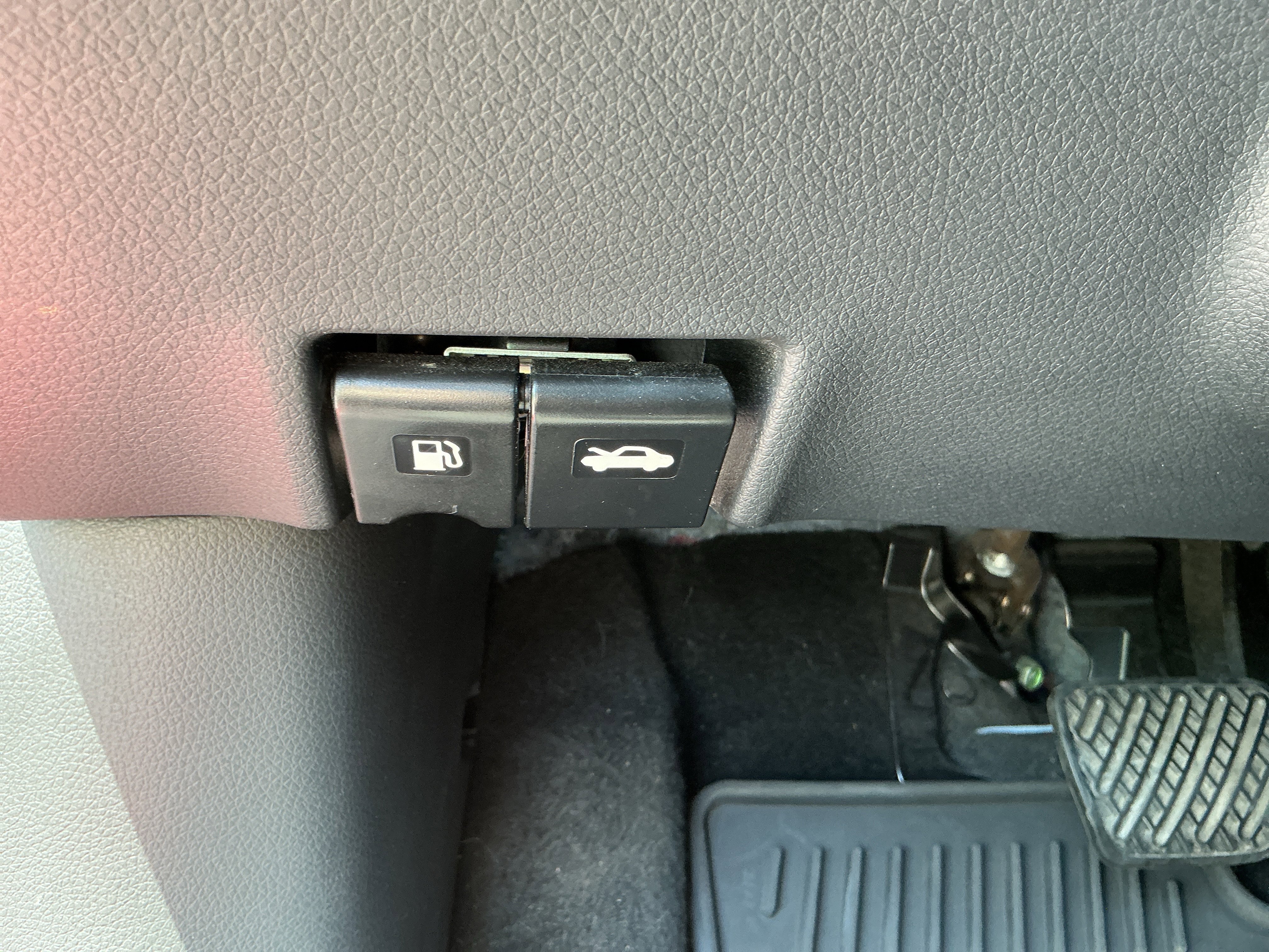 Used 2017 Red Alert Nissan SV image 14