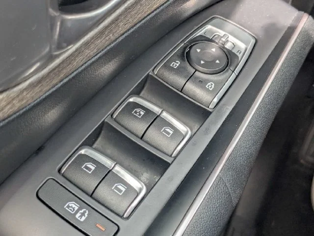Used 2023 Black Kia X-Line S image 21